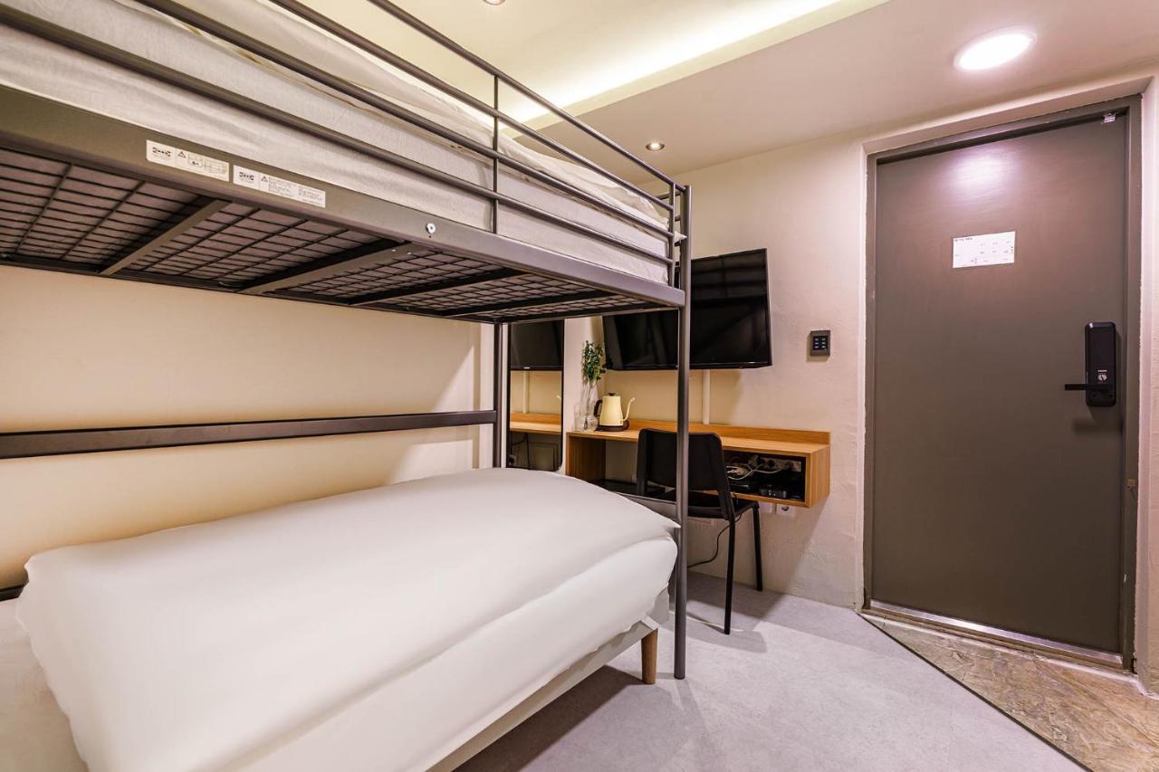 Less Hotel 2*